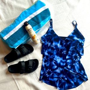 Aqua Green Women's Swim Tankini ONLY Blue Tie Dye Size S Built-In Bra Ad…